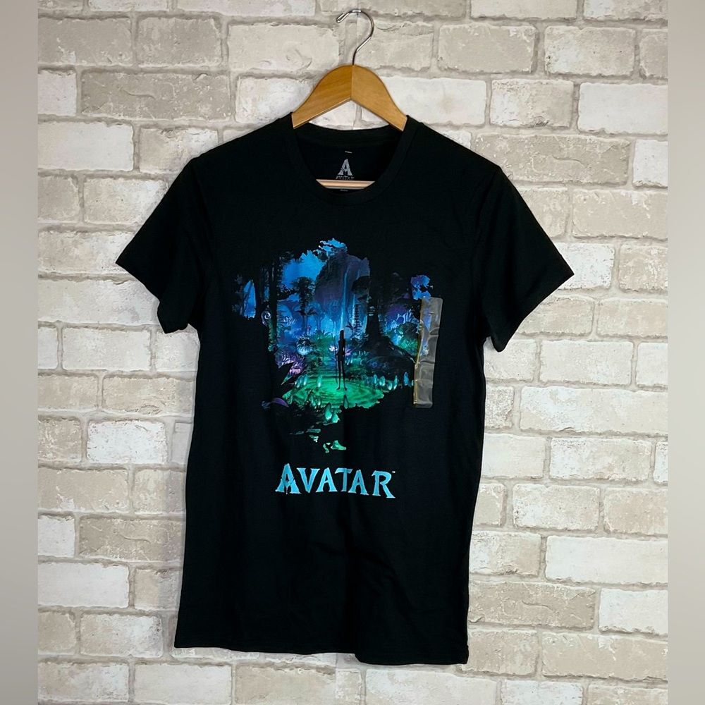 NWOT Avatar Black Graphic Tee Size S